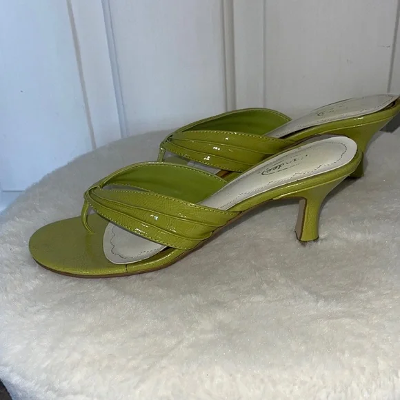 Mandee Clogs Lime Green Women's Sandals - Picture 3 of 6